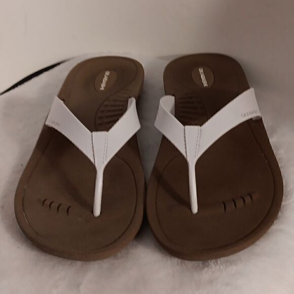 Okabashi  White Thong Sandals - Picture 2 of 6